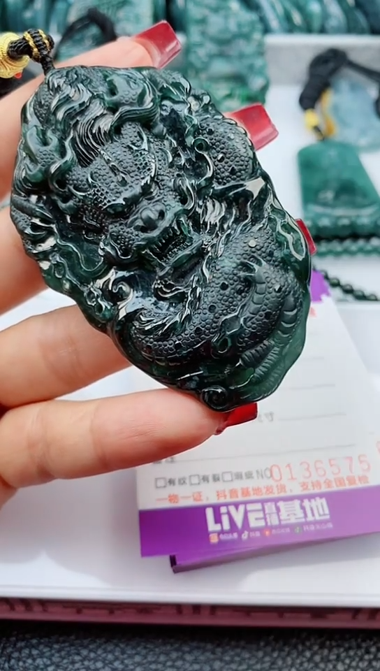 【闪购商品】翡翠颈饰未镶嵌          