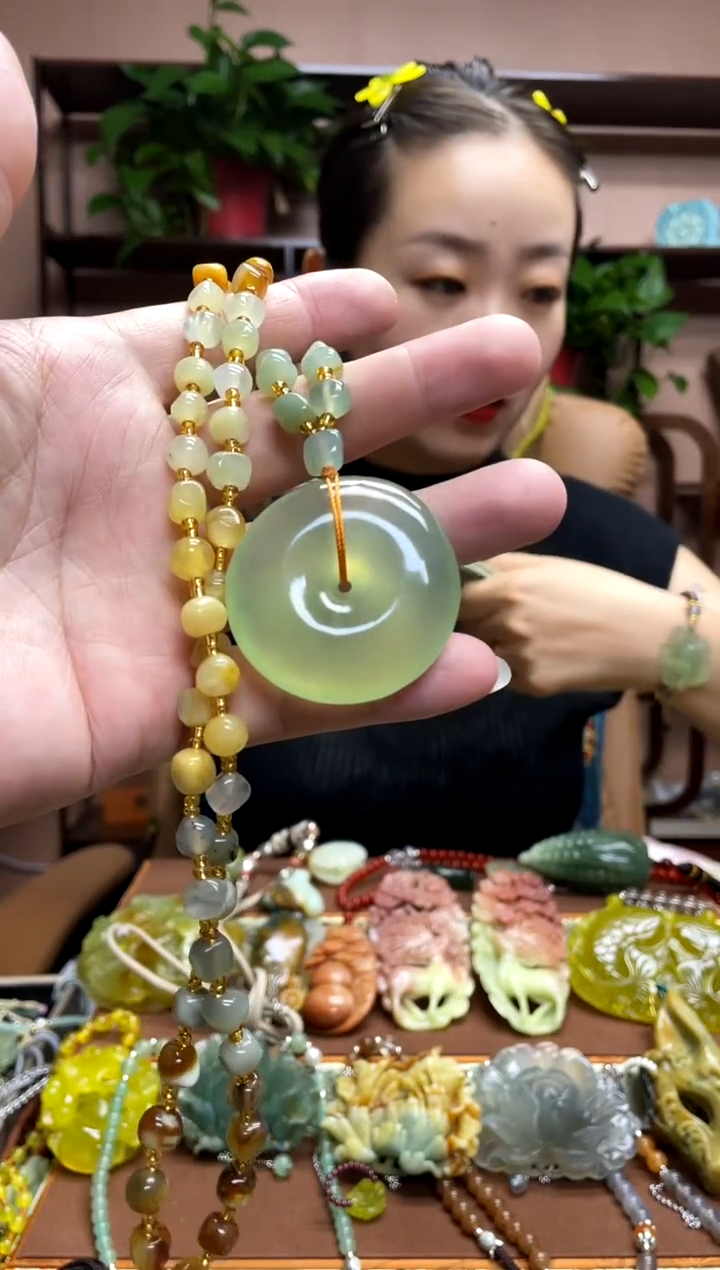 未镶嵌岫玉吊坠多样性发货发其中之一