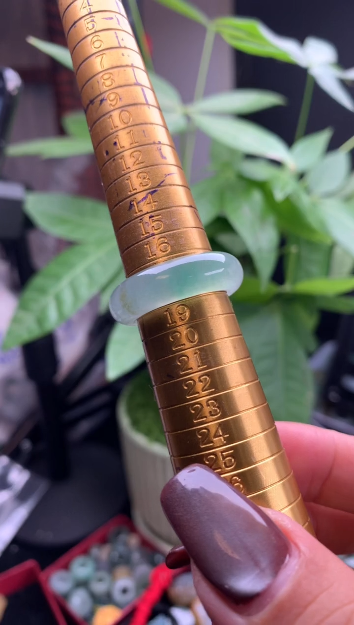 【闪购商品】定制翡翠未镶嵌戒圈18*6500元毛货需精抛光