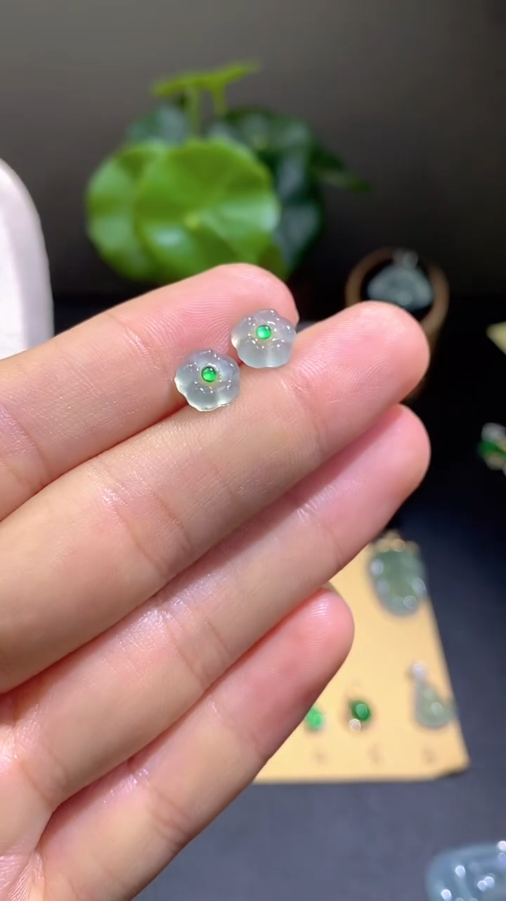 颈饰18K金镶嵌翡翠翡翠A货