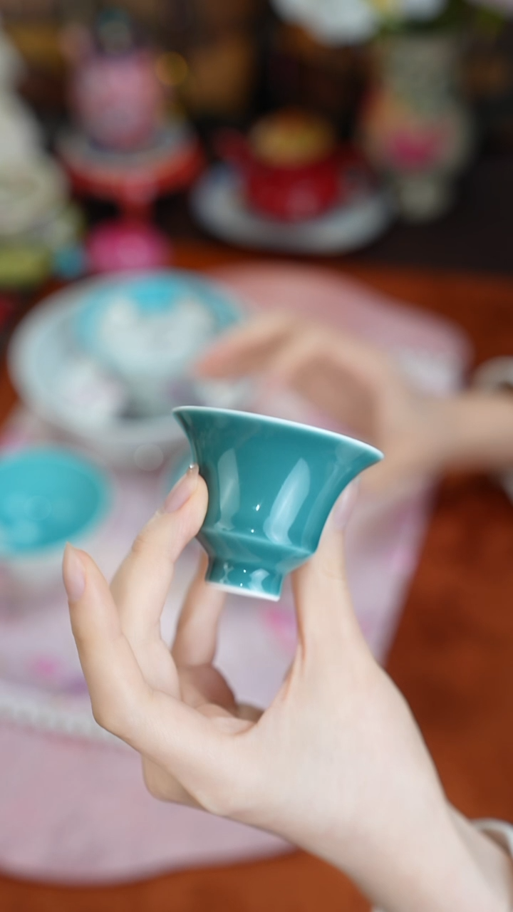 景德镇手工手绘三秋月粉彩杯