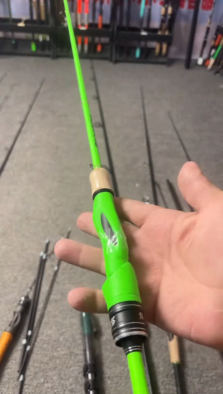 2.1m碳素1号绿巨人2.1米直柄（瑕疵尾货竿，没有售后，介意勿拍）