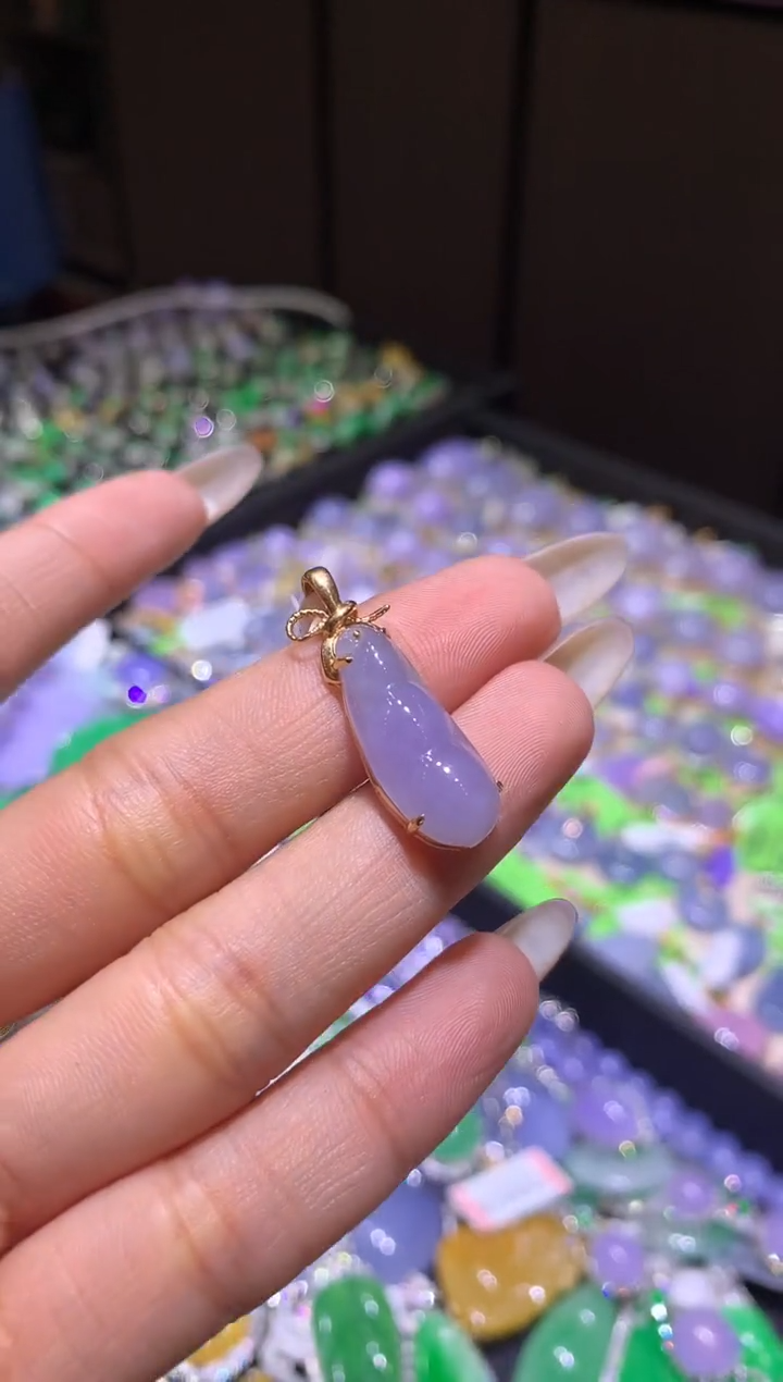 【闪购商品】翡翠吊坠(不含链)18K金镶嵌豆子