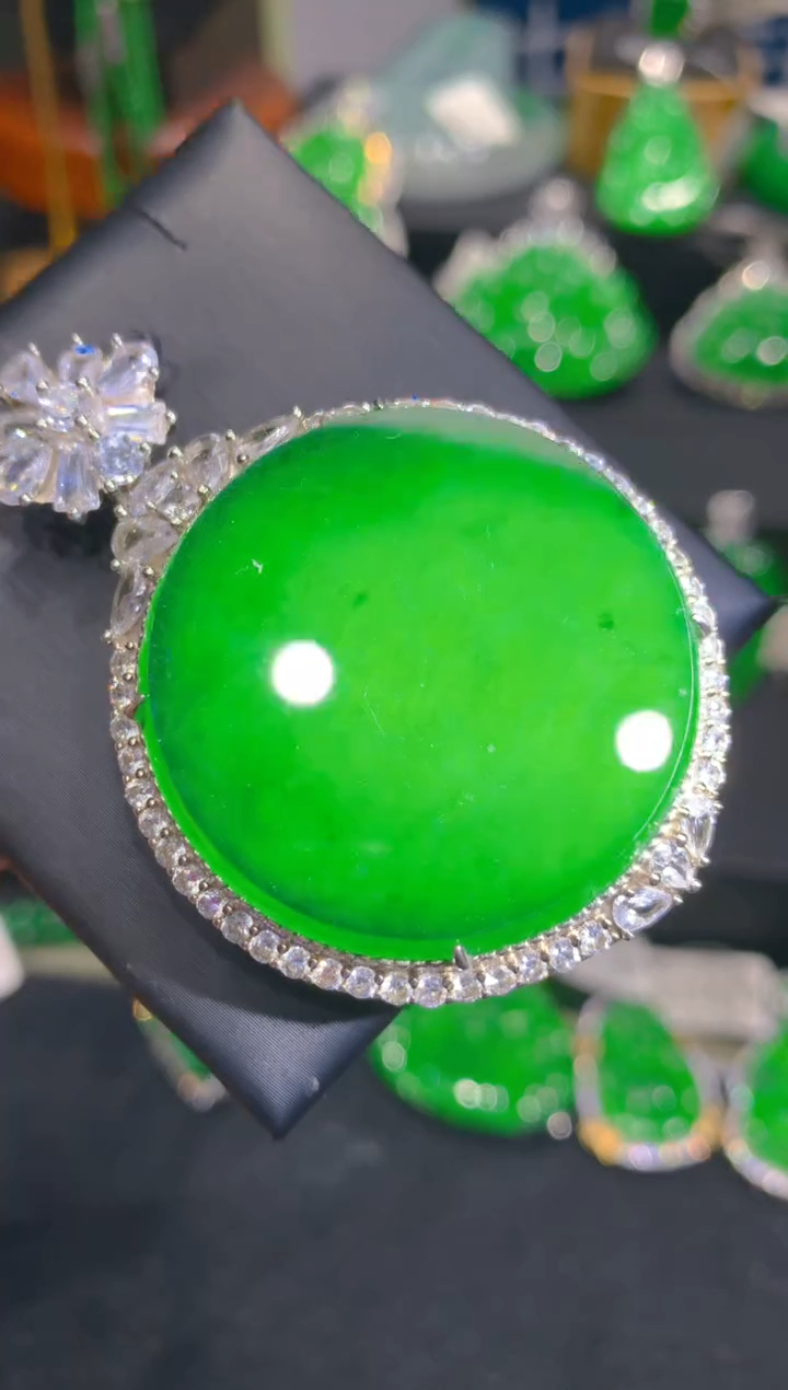 【闪购商品】翡翠颈饰银S925镶嵌18一季