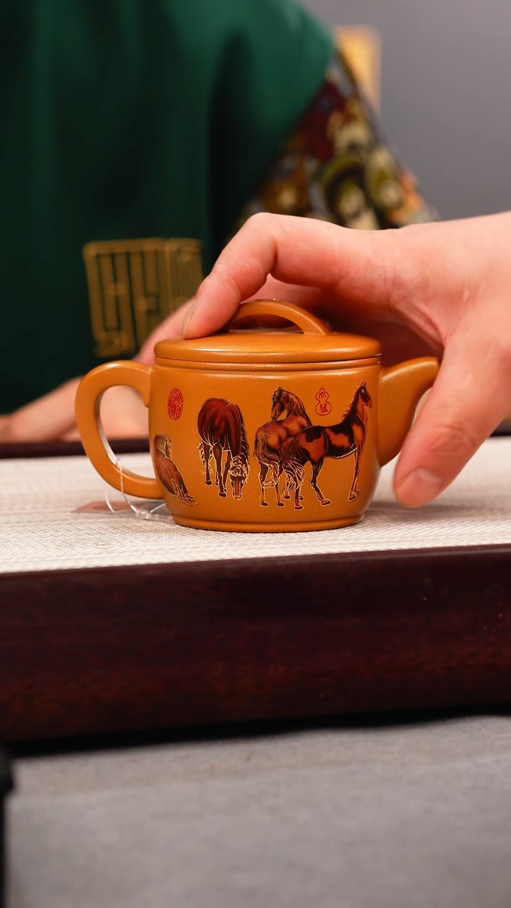 茶壶紫砂鸡油黄 汉瓦 八骏珐琅彩