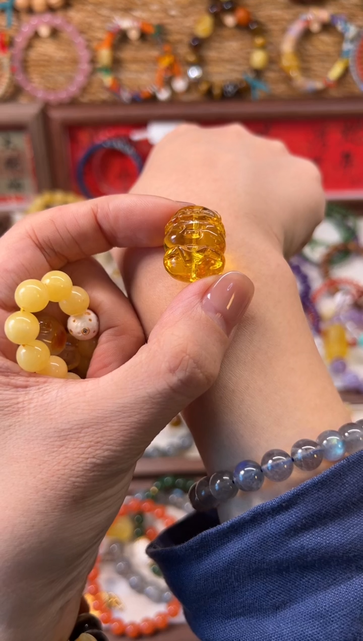 【闪购商品】石膏制品金透小猪