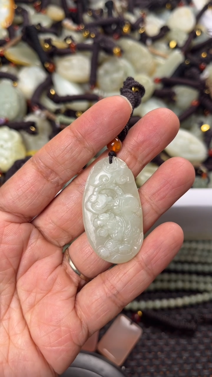 【闪购商品】和田玉颈饰未镶嵌多样性发货没有证书拍一发一有瑕