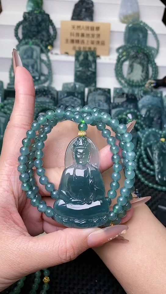 颈饰未镶嵌翡翠 