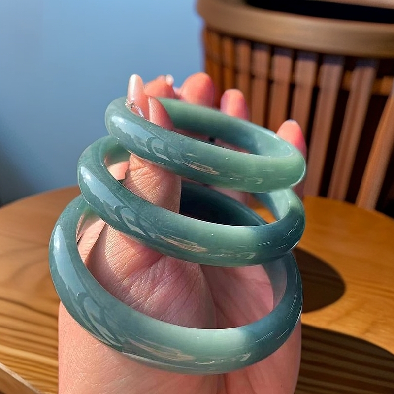 天然缅甸翡翠海蓝之谜正宽手镯多样性发一支