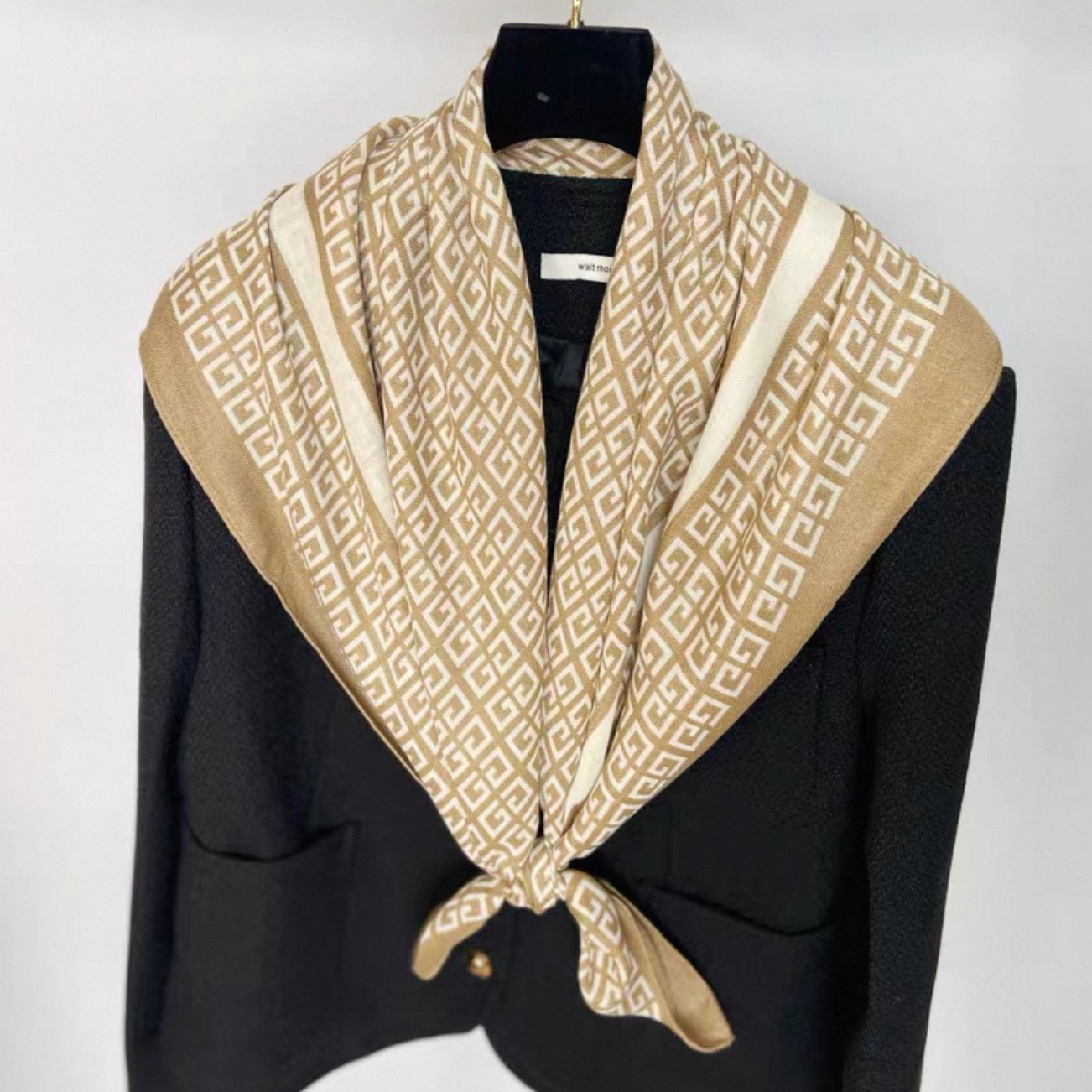 W2  韩版时尚卡其印花90cm百搭围巾女