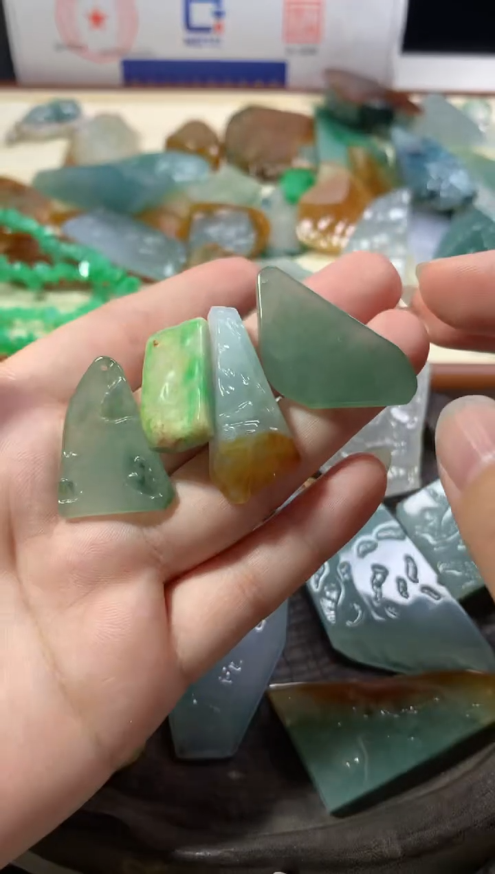 【闪购商品】翡翠颈饰未镶嵌吊坠