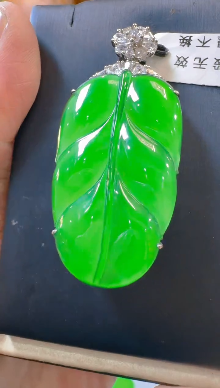 吊坠(赠链)银S925镶嵌翡翠天然A货翡翠