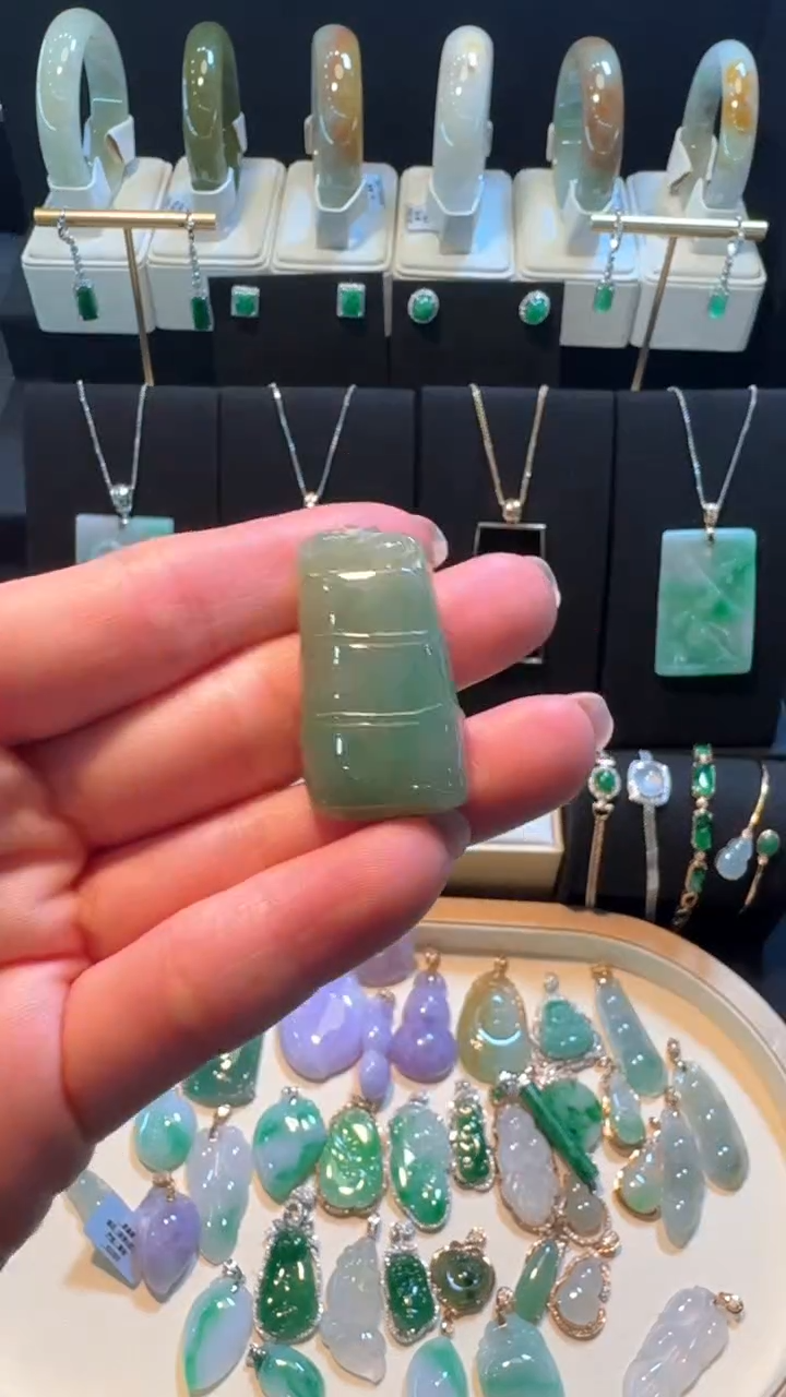 【闪购商品】翡翠挂件未镶嵌节节高