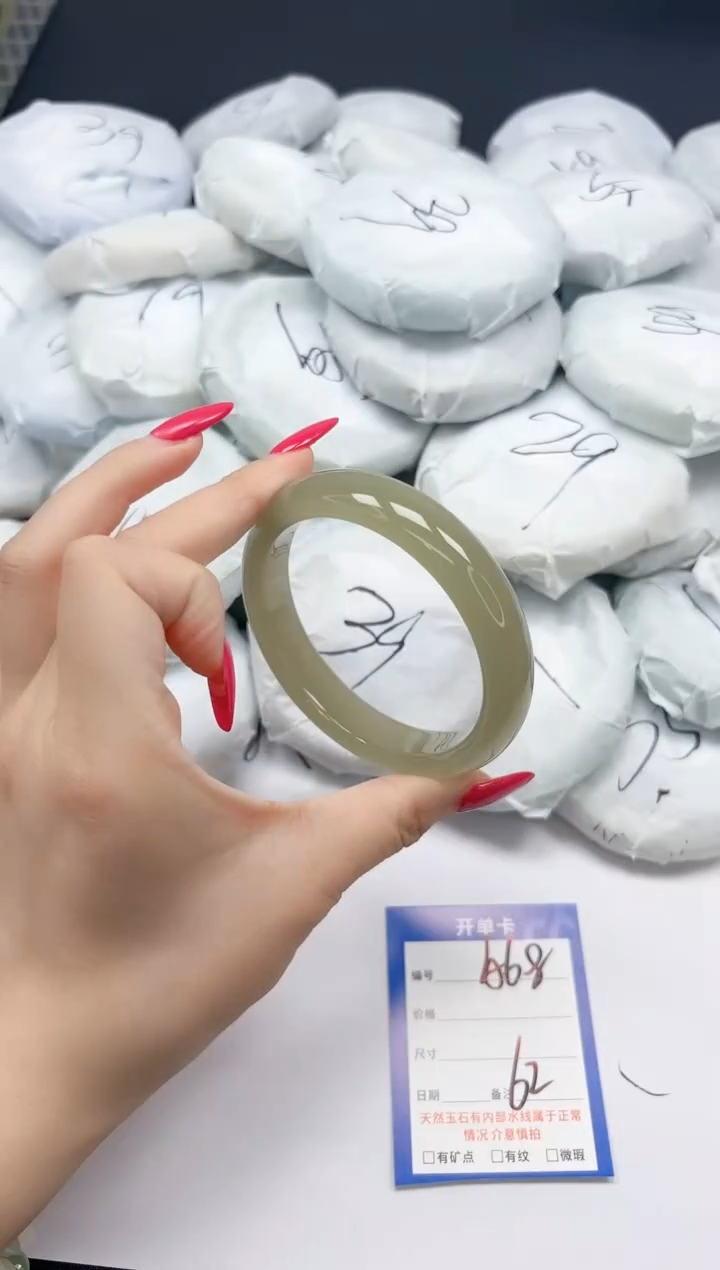 未镶嵌手镯石英质玉A68/62