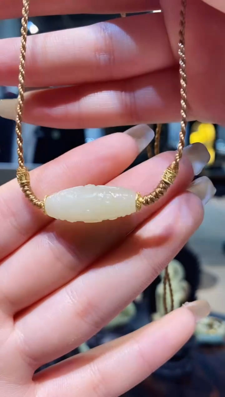 【闪购商品】和田玉挂件未镶嵌糖白九眼横穿约26mm