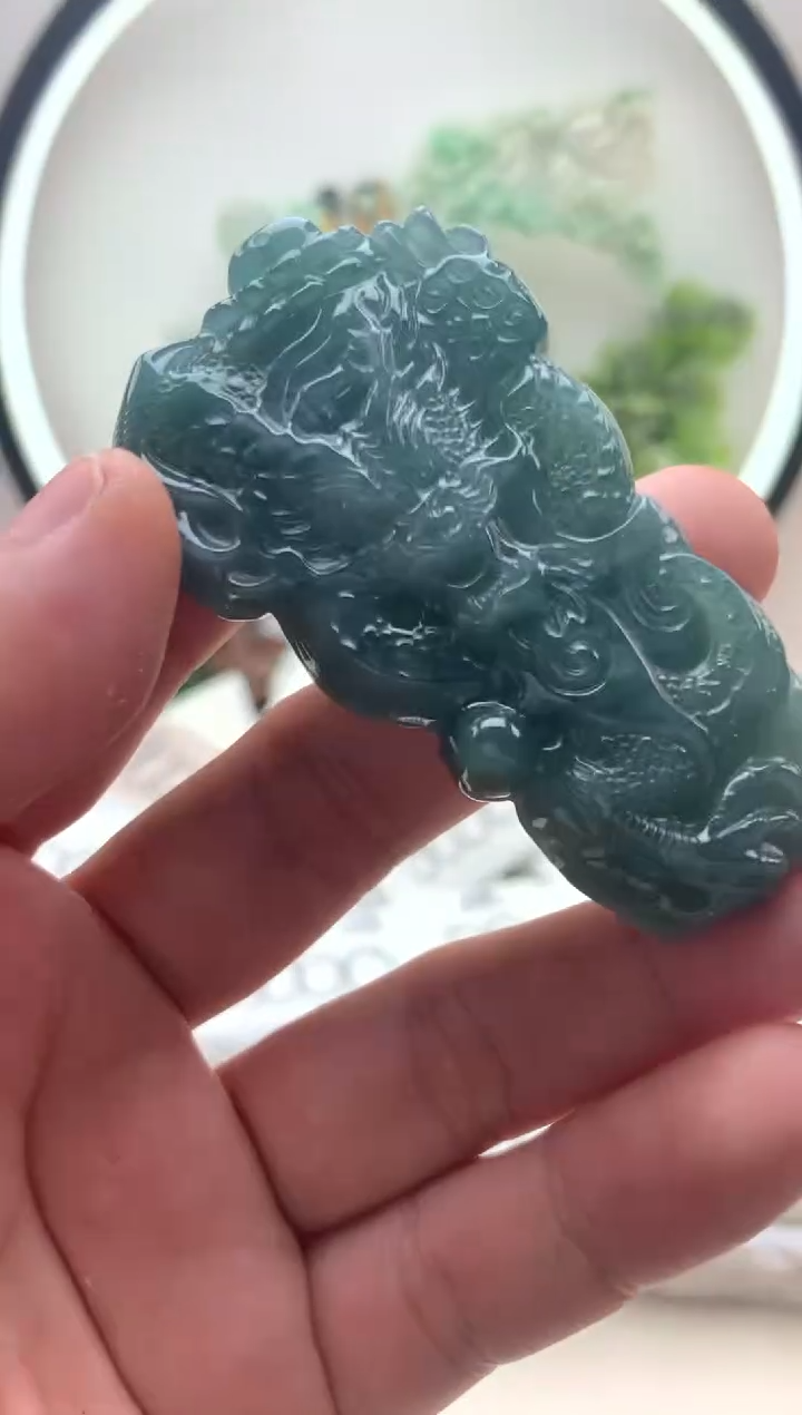 颈饰未镶嵌翡翠龙牌