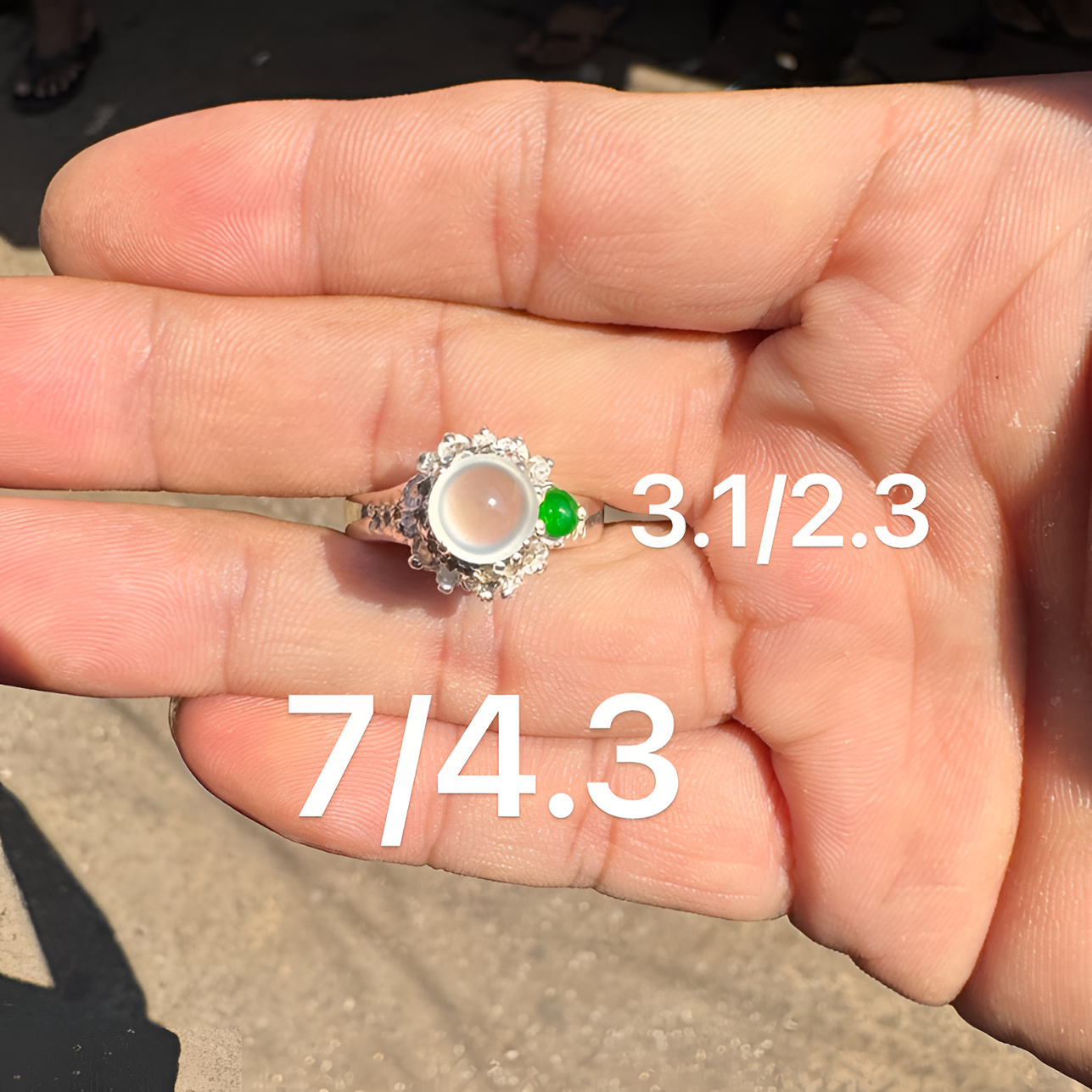 1216(小哪吒在源头)高冰种翡翠正圆白冰戒面干净饱满荧光足M60