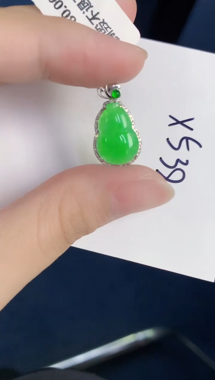 颈饰18K金镶嵌翡翠天然翡翠缅甸A货