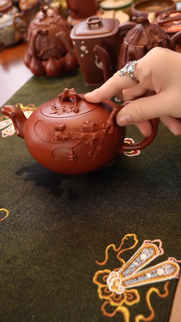 茶壶紫砂杨菲 大红袍松鼠葡萄