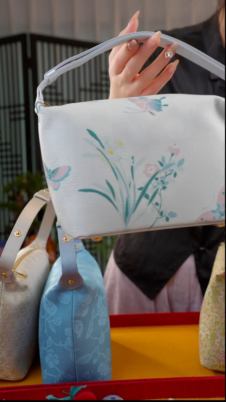 刺绣小*非遗苏绒花手工饰品