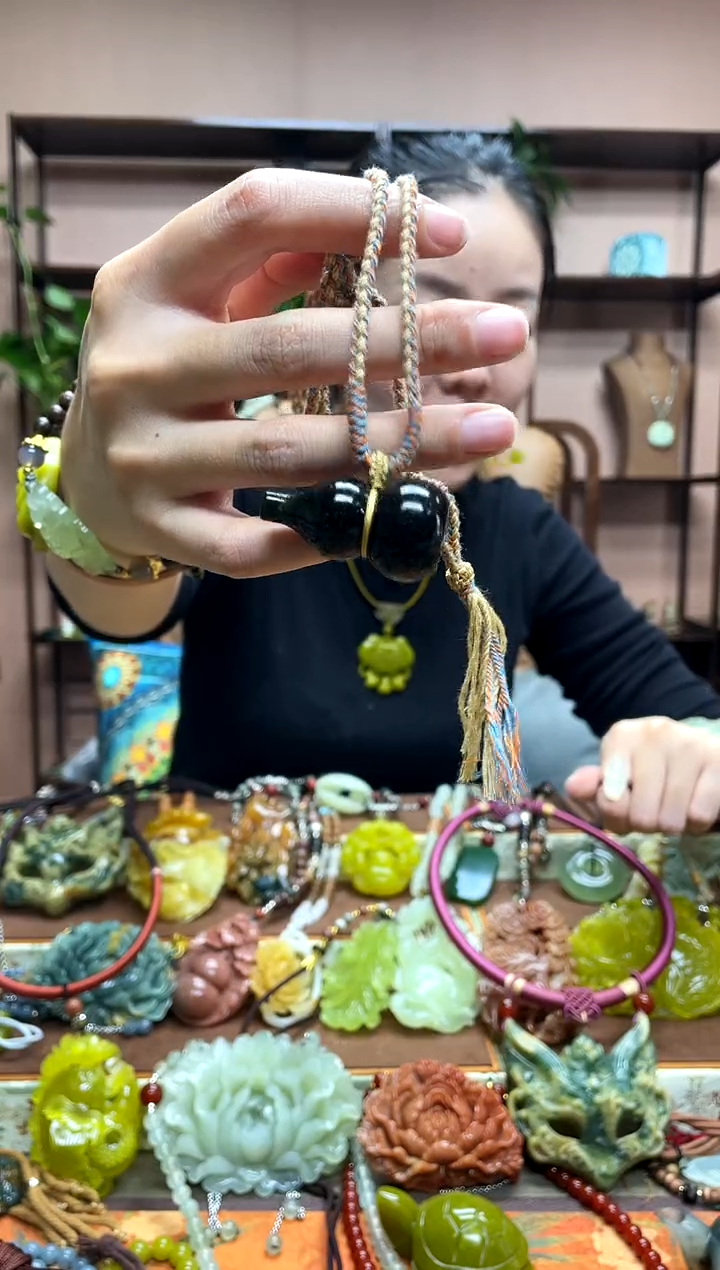 未镶嵌岫玉吊坠·