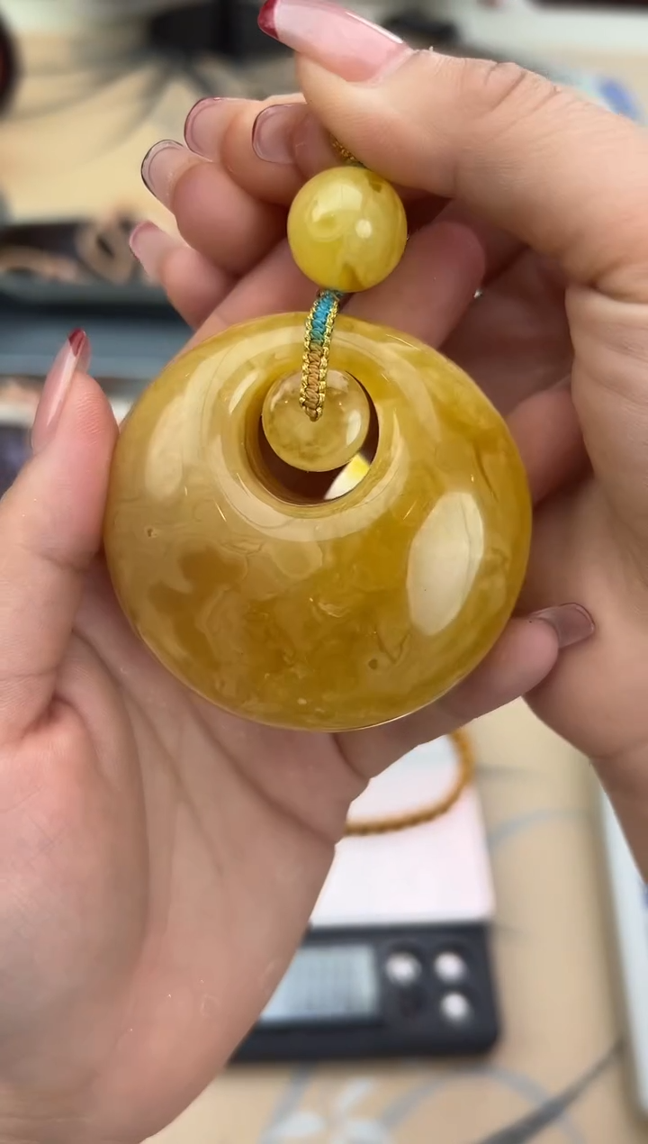 【闪购商品】琥珀裸石未镶嵌蜜蜡吊坠