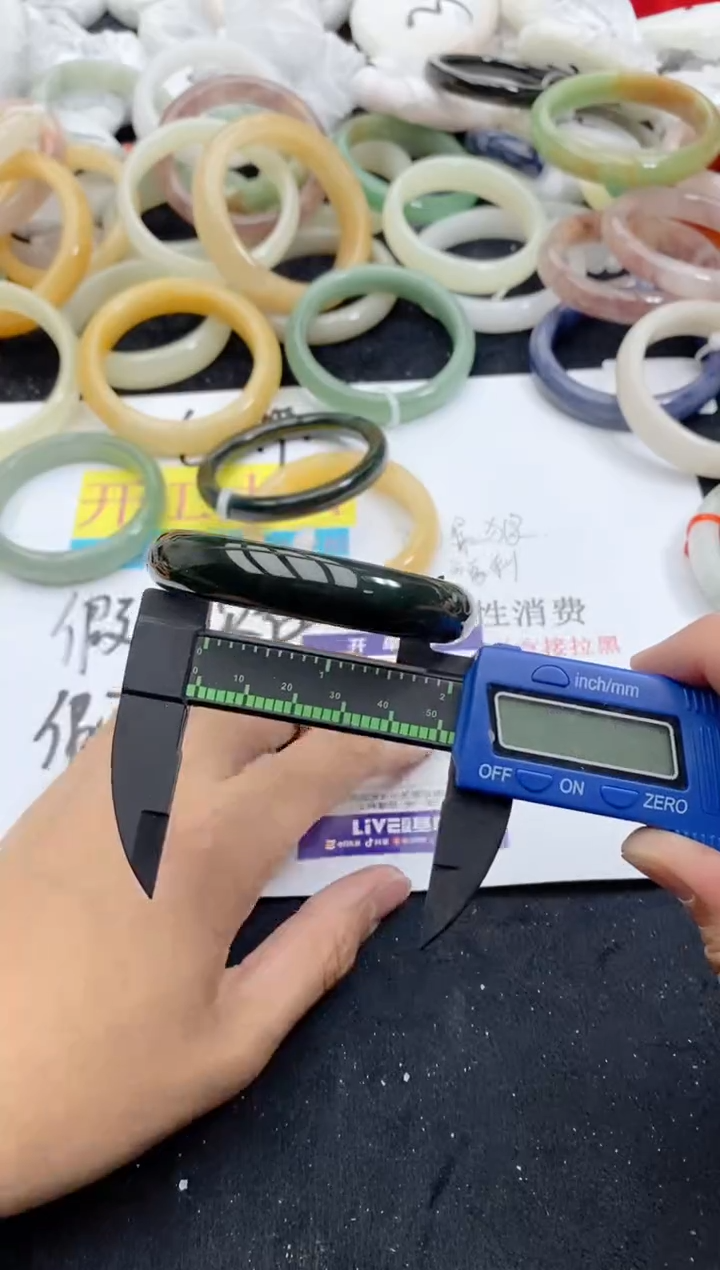 【闪购商品】石英质玉手镯未镶嵌148+53-54