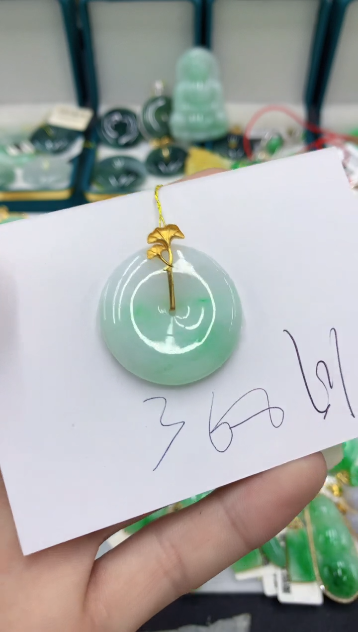 翡翠18K金镶嵌颈饰翡翠