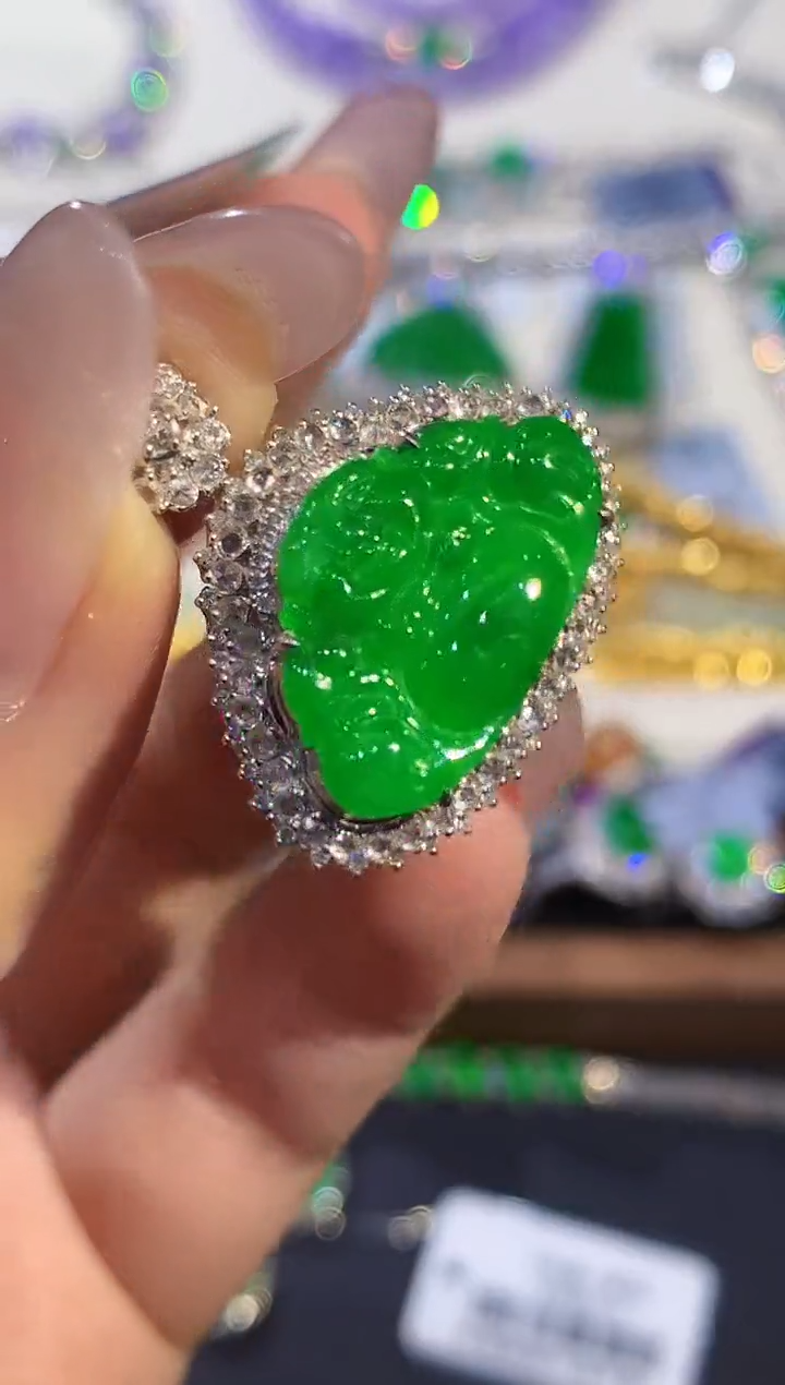 吊坠(不含链)18K金镶嵌翡翠SY0680多样性发其一