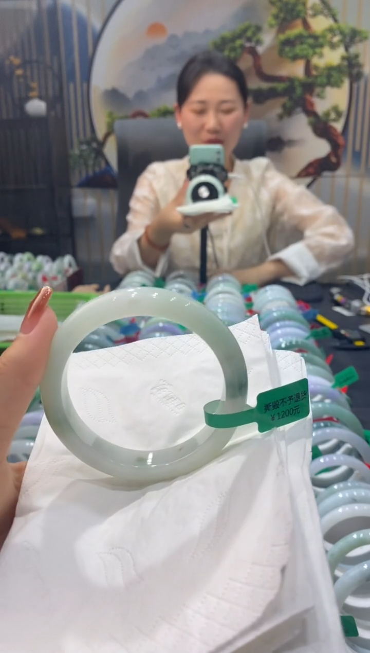 【闪购商品】翡翠手镯未镶嵌00007859