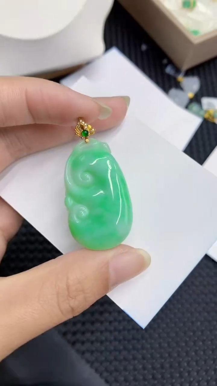 【闪购商品】翡翠颈饰18K金镶嵌            8