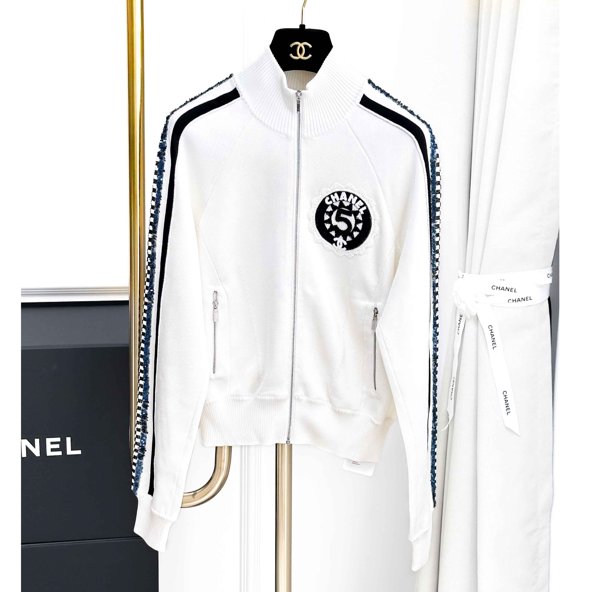 99新 Chanel/香奈儿 36码 白色拼蓝黑亮片边 长袖 短款 拉链 外套