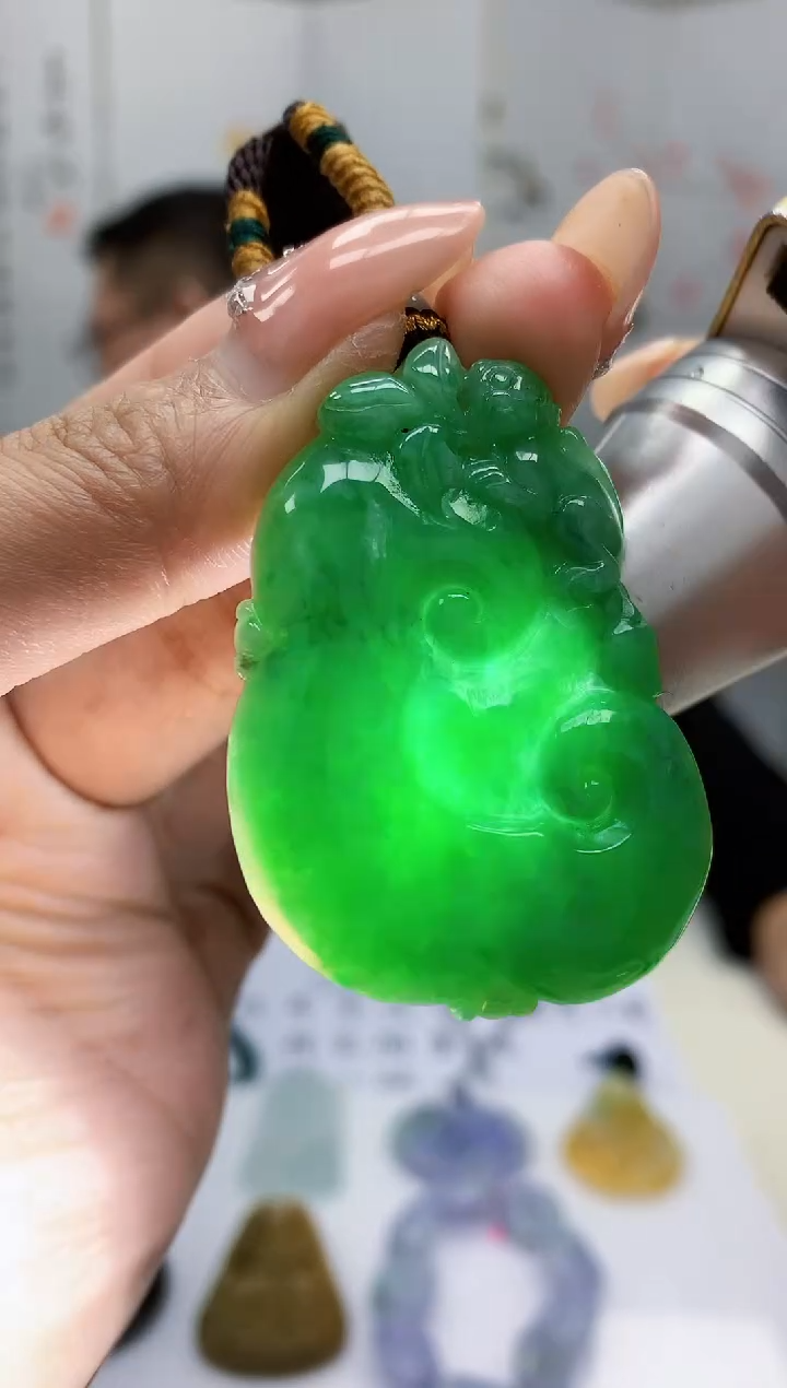 【闪购商品】定制翡翠未镶嵌5152MM-毛货挂件