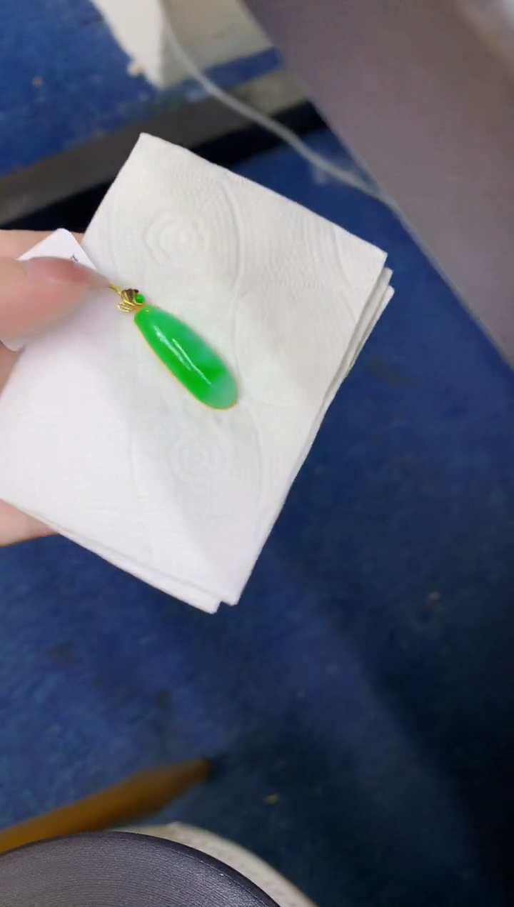 颈饰18K金镶嵌翡翠缅甸天然翡翠a货