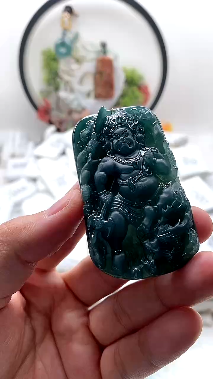 颈饰未镶嵌翡翠不动明王