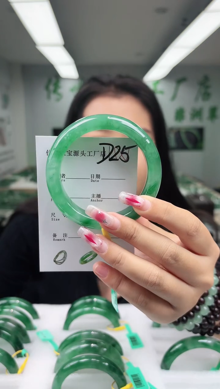 【闪购商品】石英质玉未镶嵌手镯60+