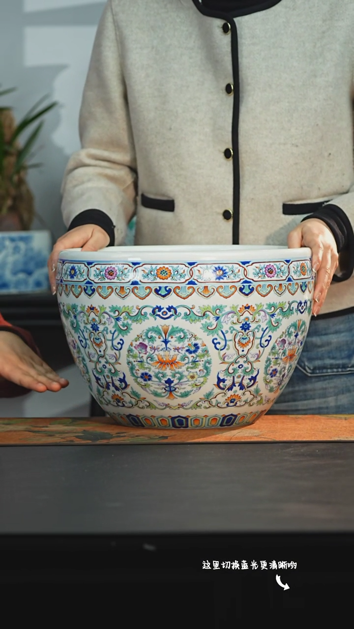 【闪购商品】馆藏级斗彩女将军—涂杏花大师