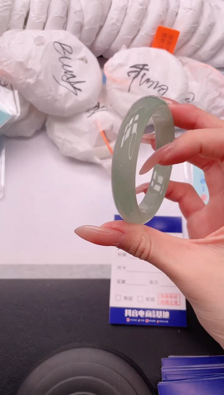 未镶嵌手镯石英质玉9V45-54