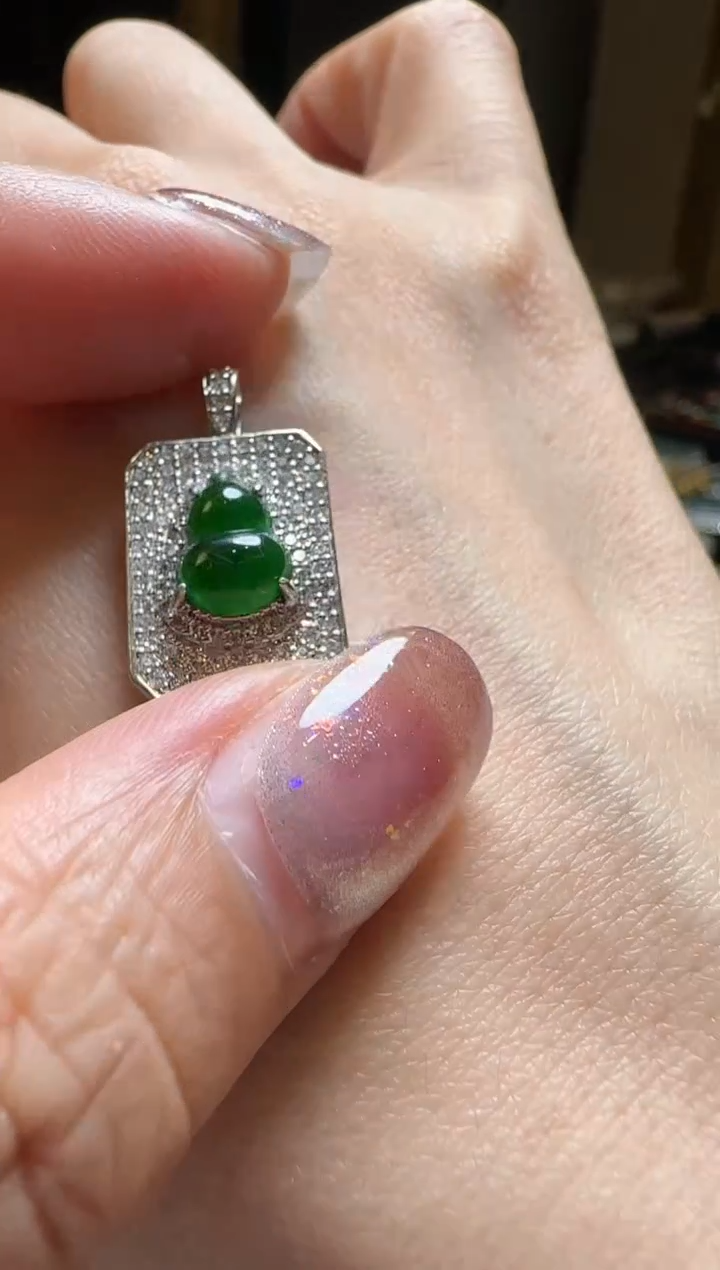 【闪购商品】翡翠吊坠(不含链)未镶嵌翡翠