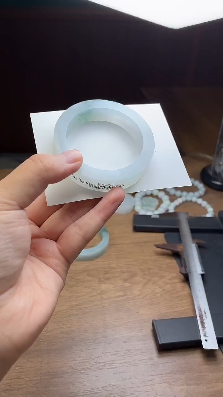 未镶嵌手镯定制翡翠英*定制