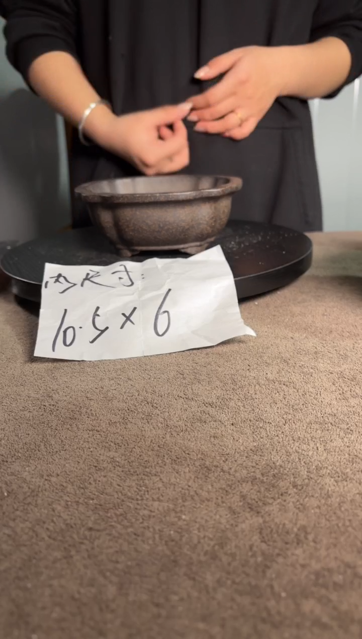 A宜兴紫砂小花盆
