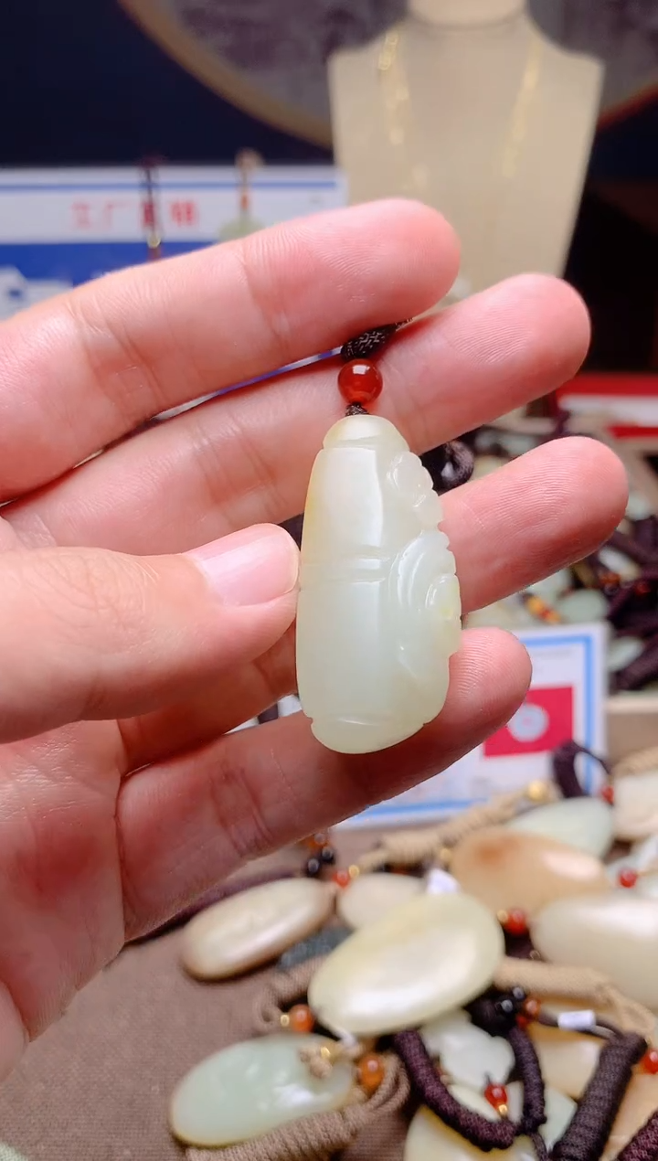 和田玉未镶嵌颈饰1