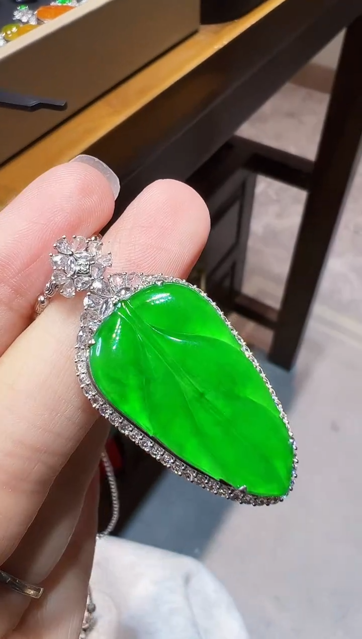 吊坠(不含链)18K金镶嵌翡翠叶子