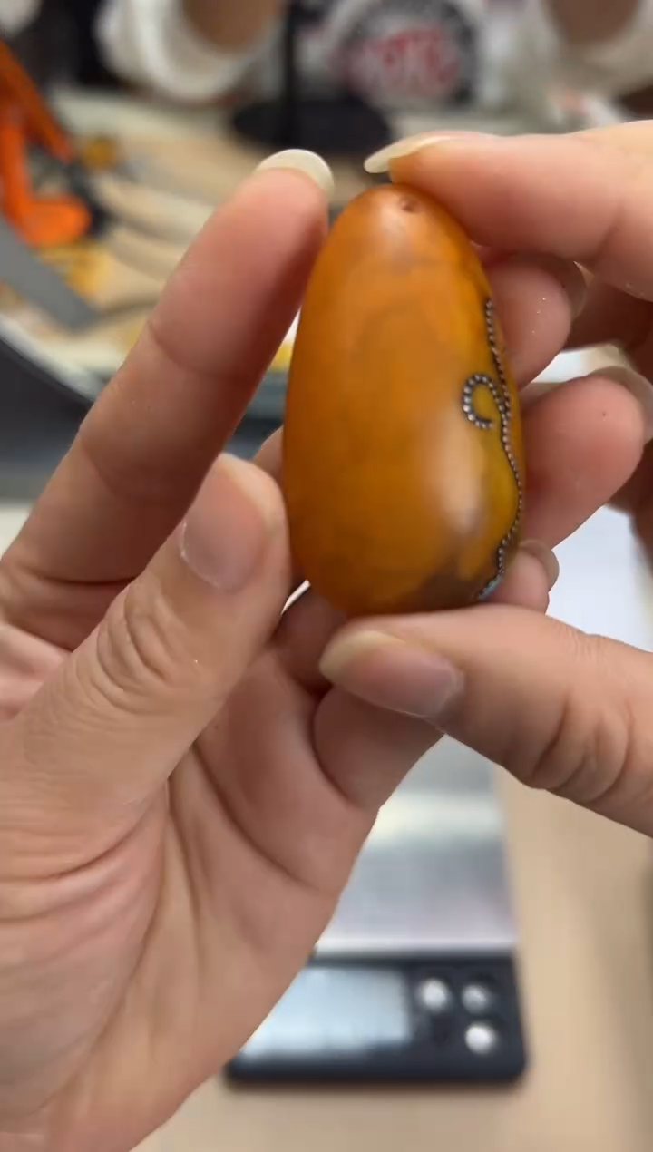 【闪购商品】琥珀裸石未镶嵌蜜蜡吊坠