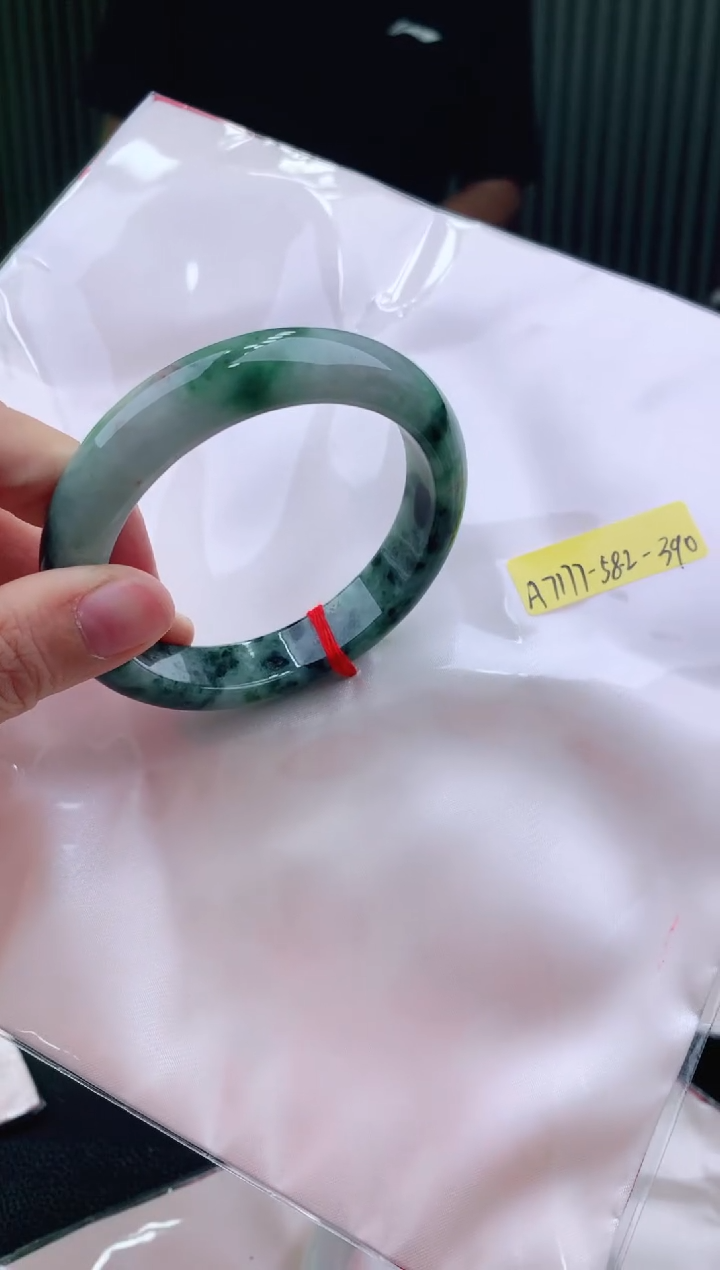 未镶嵌手镯翡翠58