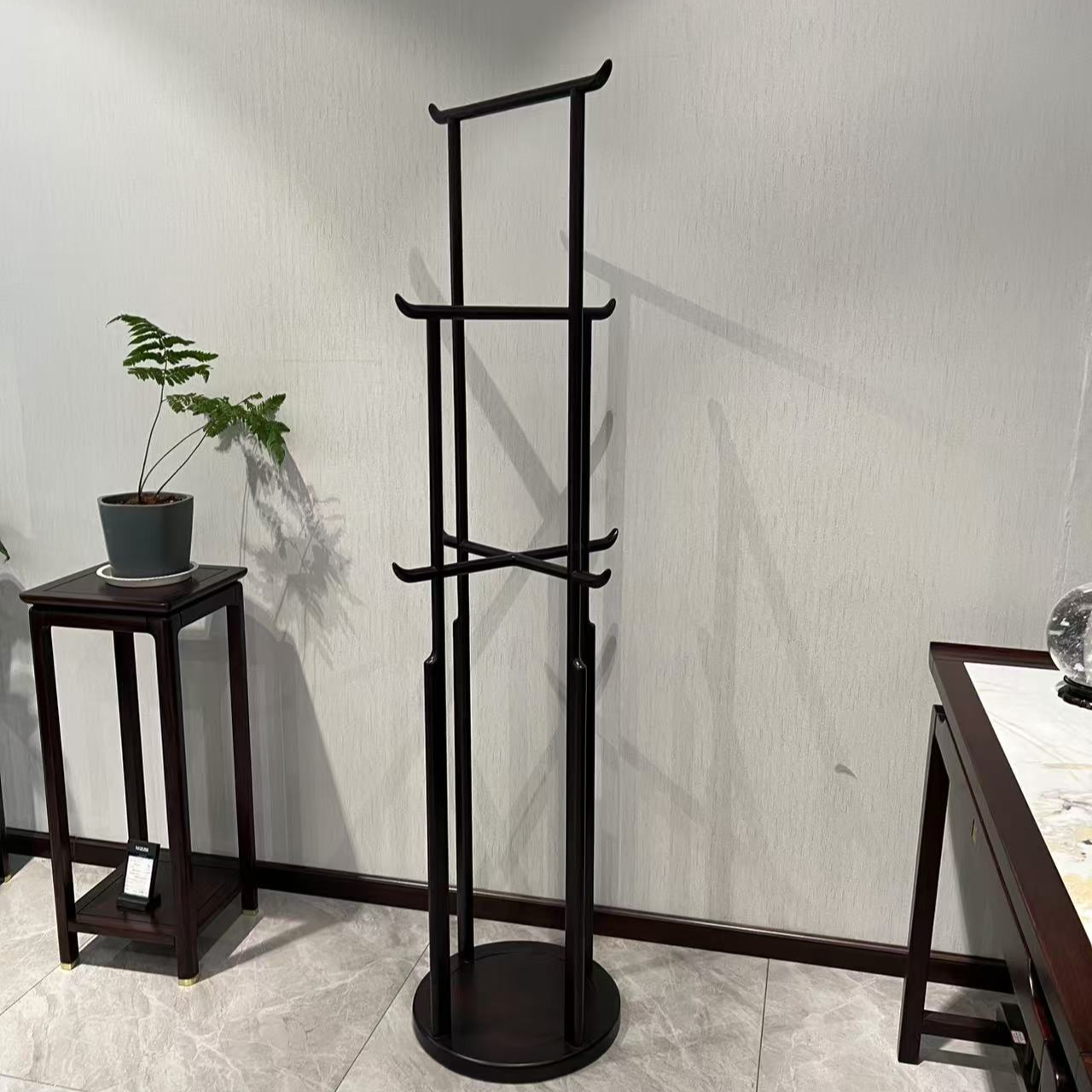 衣帽架----现代轻奢时尚简约官帽黑檀全实木衣帽架衣服架挂衣架