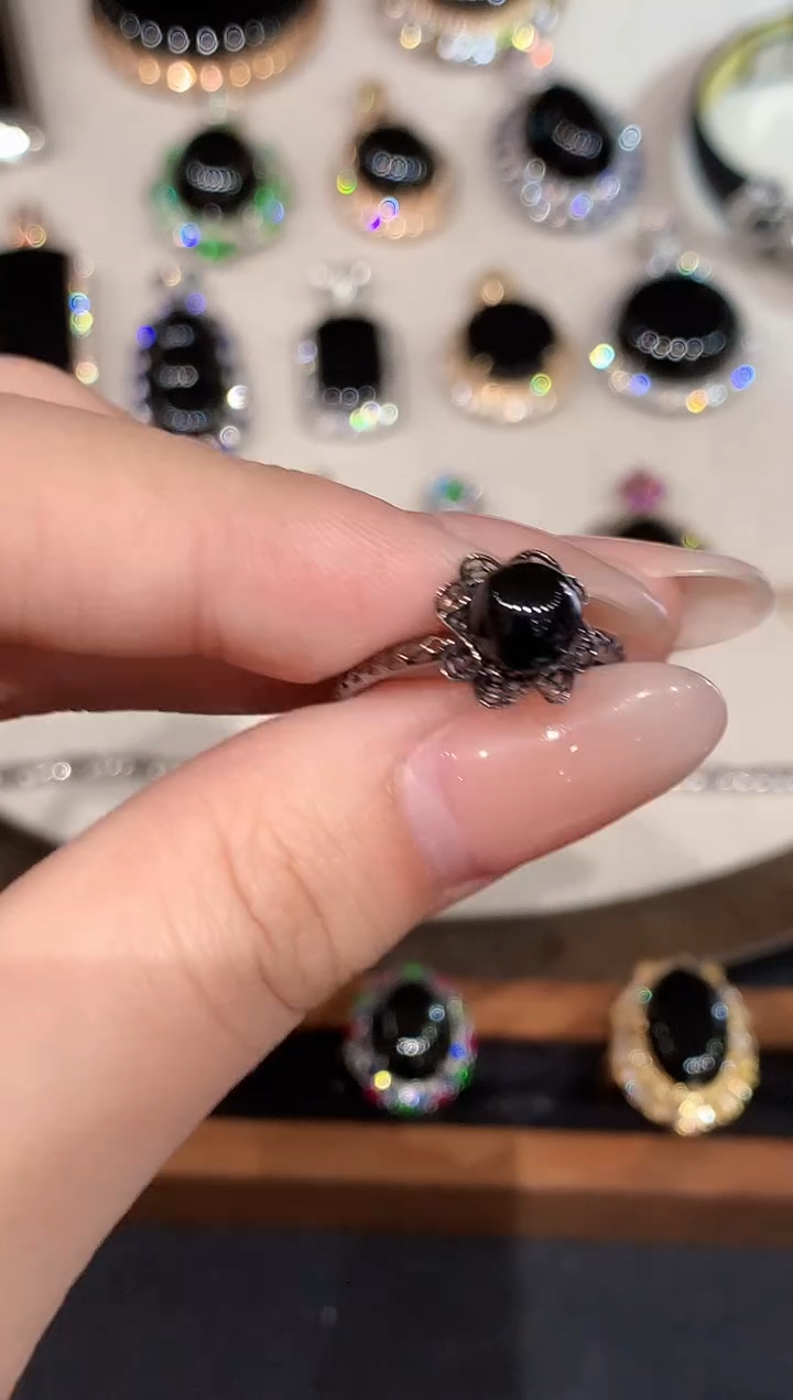 18K金镶嵌戒指翡翠GQY多样性发其一