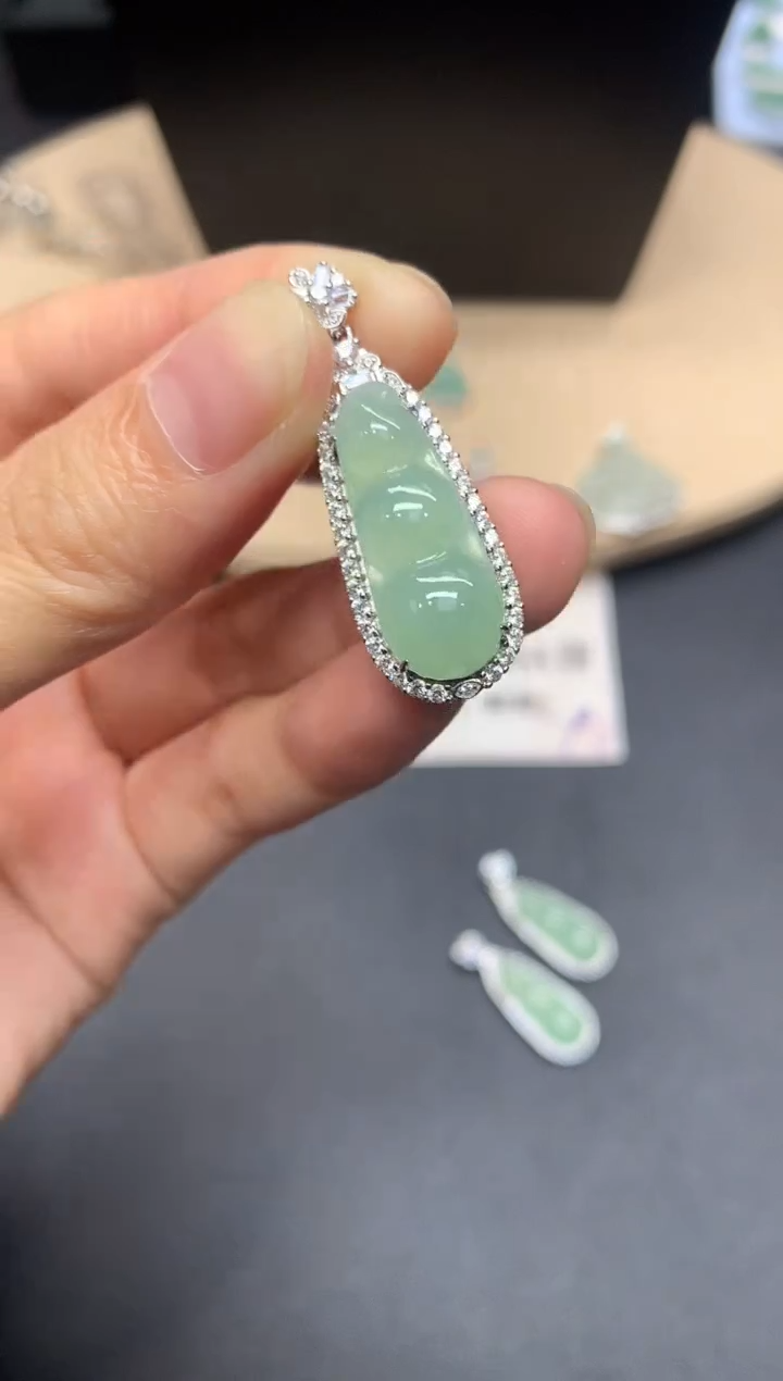 【闪购商品】翡翠吊坠(不含链)银S925镶嵌福豆【多样性发其一】
