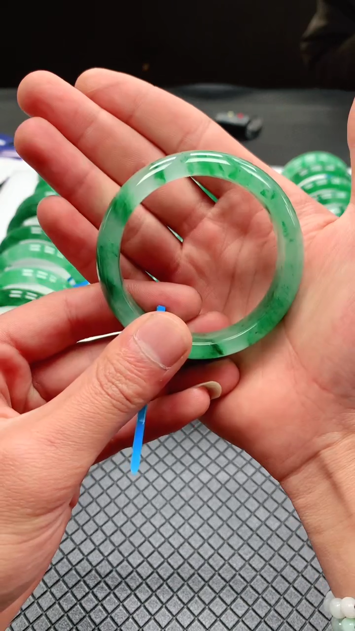 【闪购商品】石英质玉手镯未镶嵌冰飘花手镯