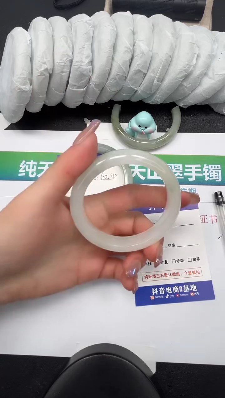 【闪购商品】石英质玉手镯未镶嵌103-56.8